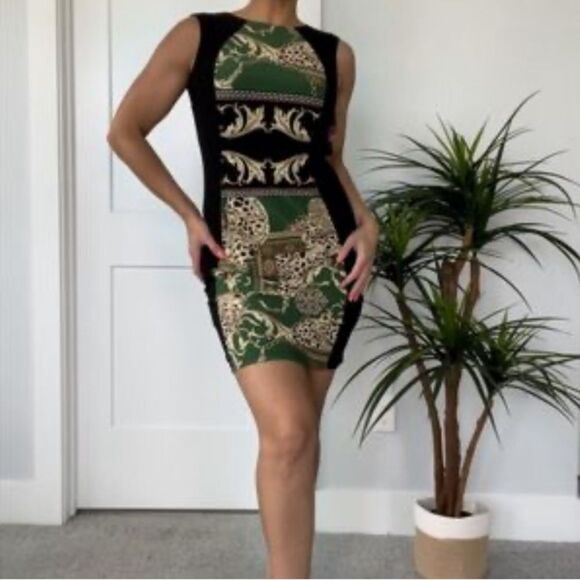 Sophia Christina Dresses & Skirts - Sophia Christina, mini dress, sleeveless, excellent condition, size 14